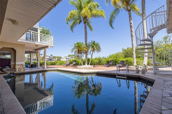 Exterior, Pool, Water