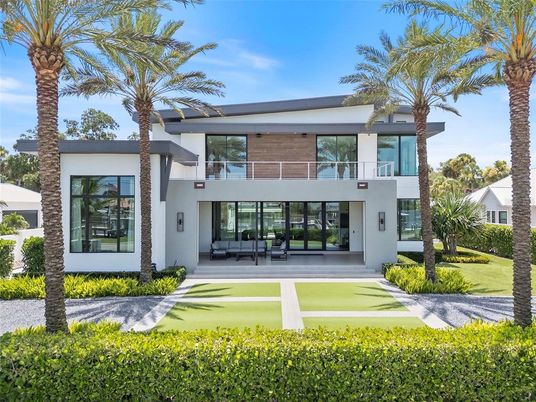 Backyard, Exterior, Facade, Modern