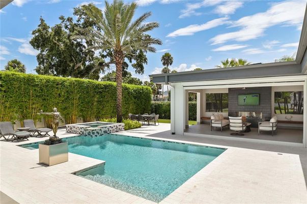 Exterior, Pool