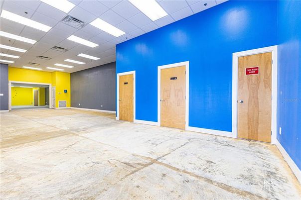 Empty room, Interior, Recessed Lighting