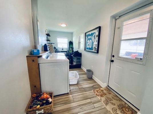 Interior, Washer, Wood Texture Flooring