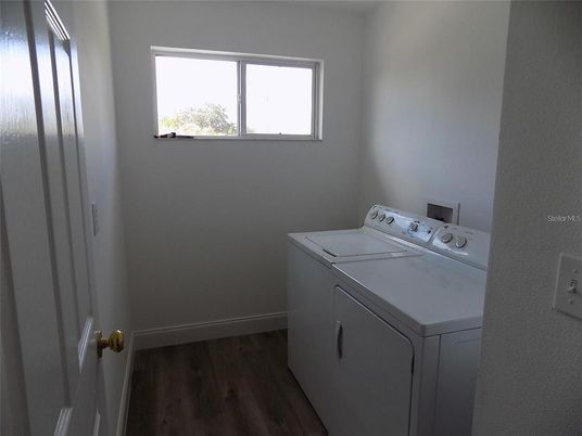 Interior, Washer, Wood Texture Flooring