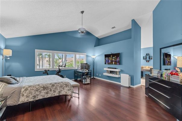 Bedroom, Fitness Equipment, Interior, Pendant Lights, Wood Texture Flooring