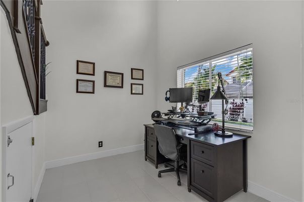 Home Office, Interior