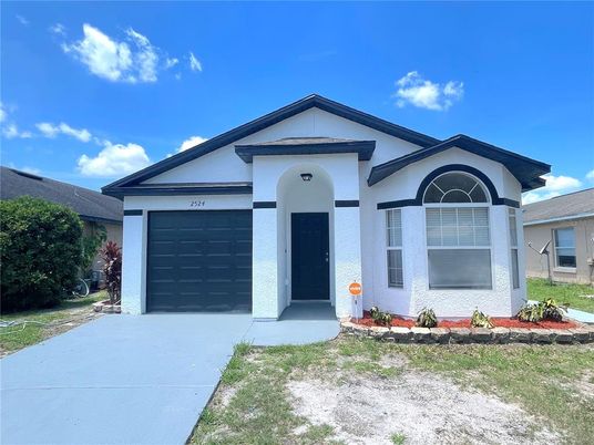 Attached, Exterior, Facade, Ranch