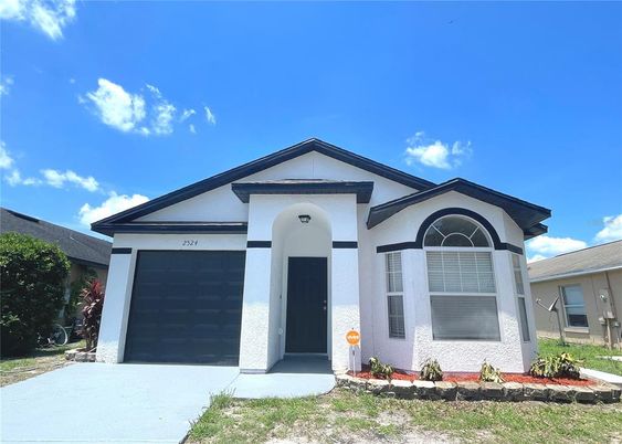 Attached, Exterior, Facade, Ranch