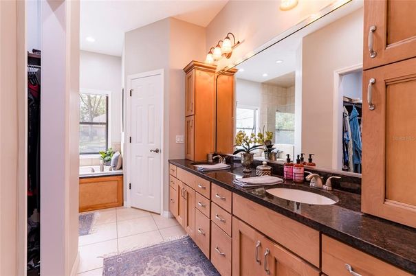 Bathroom, Dual Sink Vanities, Interior, Recessed Lighting