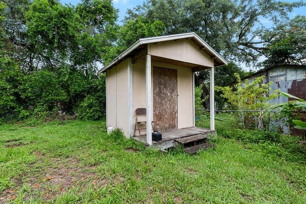 Backyard, Exterior
