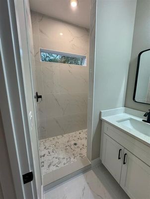 Bathroom, Interior, Marble, Marble Walls, Recessed Lighting