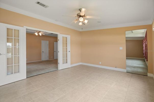 Empty room, Interior