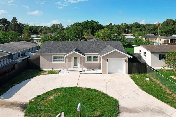 Attached, Exterior, Facade, Ranch