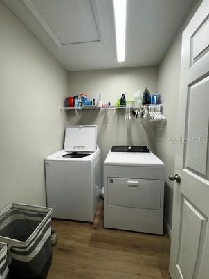 Interior, Utility Closets, Washer, Wood Texture Flooring