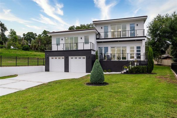 Attached, Backyard, Exterior, Facade, Modern