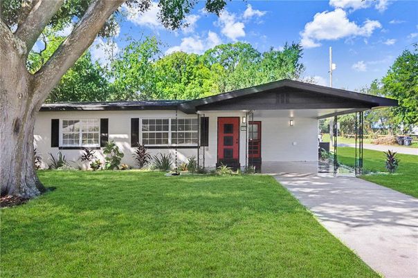Backyard, Exterior, Facade, Ranch