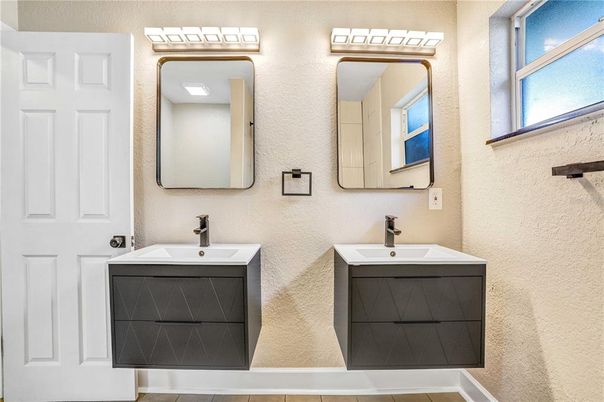 Bathroom, Dual Sink Vanities, Interior