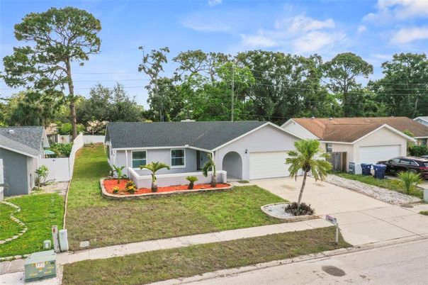 Attached, Exterior, Facade, Ranch