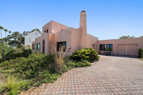 Attached, Exterior, Facade, Spanish Mediterranean
