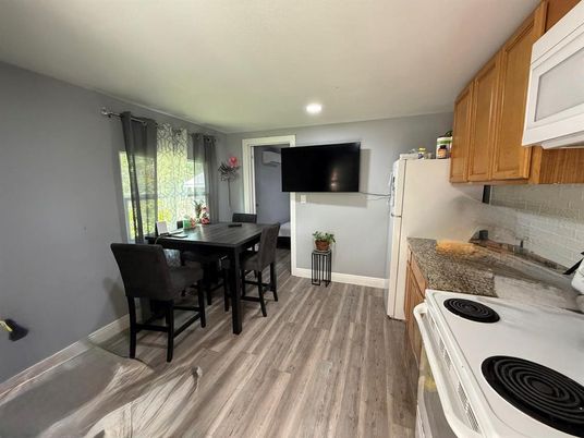 Dining room, Interior, Kitchen, Recessed Lighting, Wood Texture Flooring