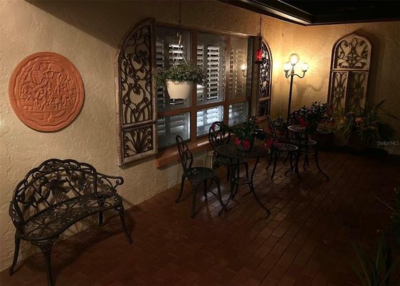 Dining room, Interior