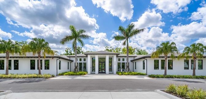 Exterior, Facade, Ranch