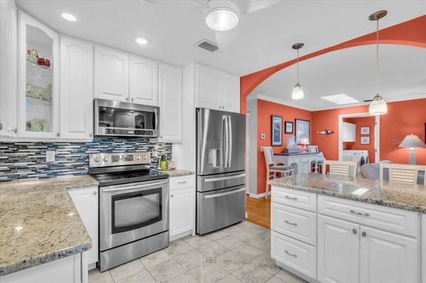 Dining room, Interior, Kitchen, Pendant Lights, Recessed Lighting, Stainless Steel Appliances