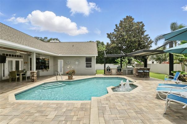 Exterior, Pool