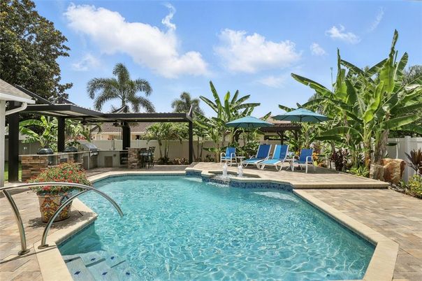 Exterior, Pool