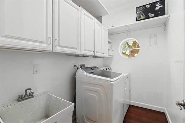 Interior, Washer, Wood Texture Flooring