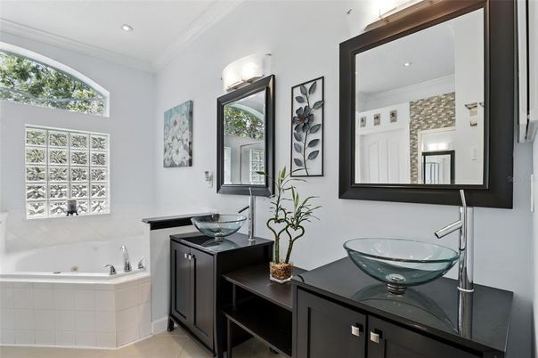Bathroom, Dual Sink Vanities, Interior, Recessed Lighting