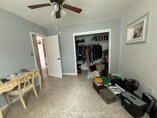 Home Office, Interior