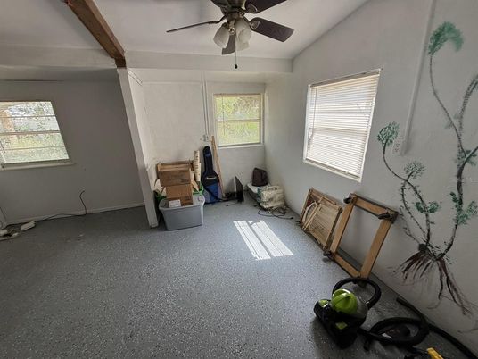 Empty room, Interior, Wooden Beams