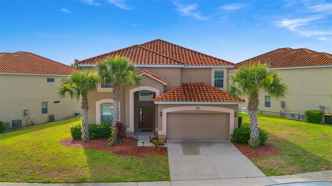 Attached, Exterior, Facade, Mediterranean