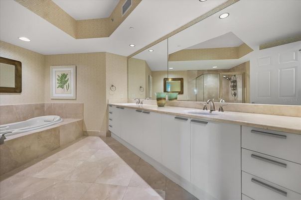 Bathroom, Dual Sink Vanities, Interior, Recessed Lighting