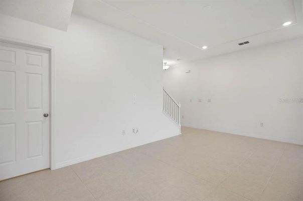 Empty room, Interior, Recessed Lighting