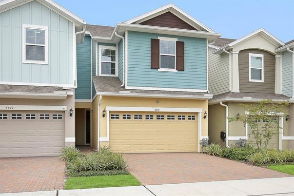 Attached, Exterior, Facade, Rowhouse