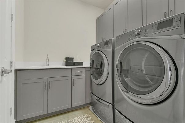 Interior, Washer, Wood Texture Flooring