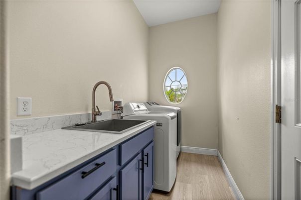 Interior, Washer, Wood Texture Flooring