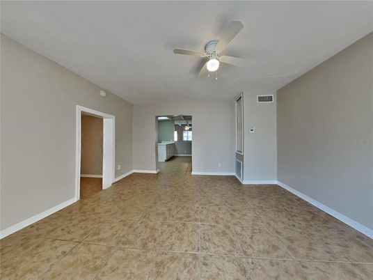 Empty room, Interior