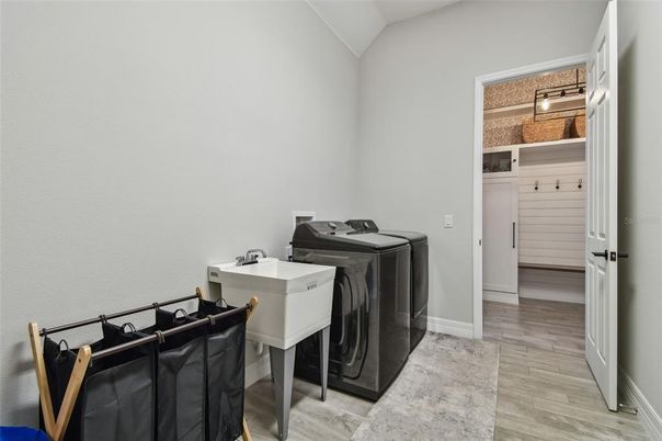 Interior, Washer, Wood Texture Flooring