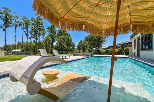 Exterior, Pool