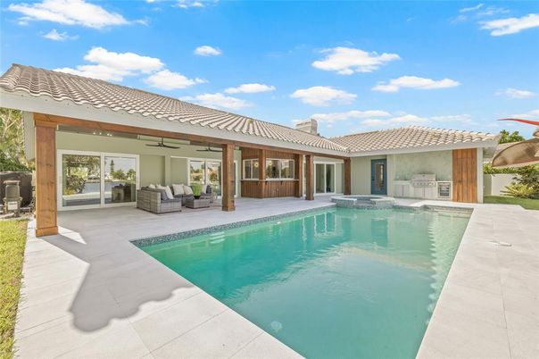 Exterior, Pool