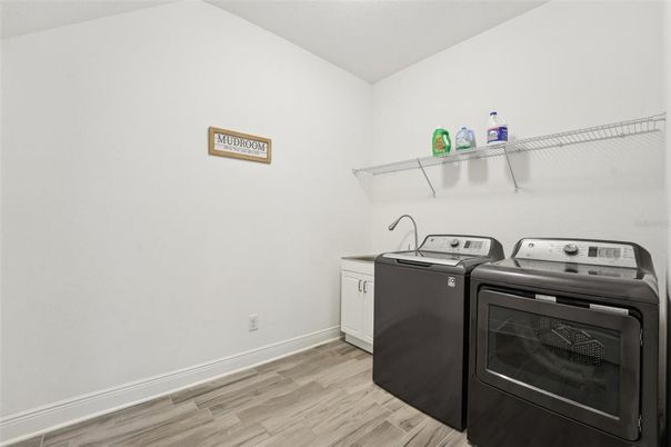 Interior, Washer, Wood Texture Flooring