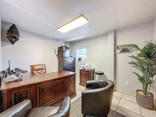 Home Office, Interior