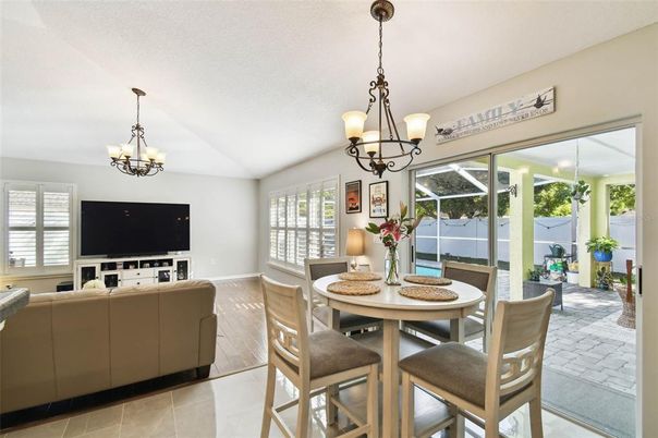 Chandelier, Dining room, Interior, Living room, Pendant Lights