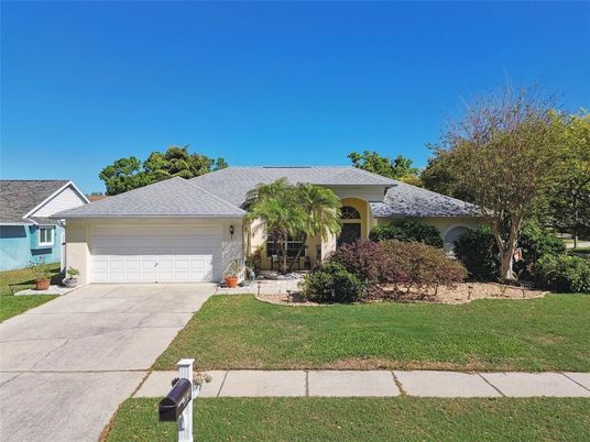 Attached, Exterior, Facade, Ranch
