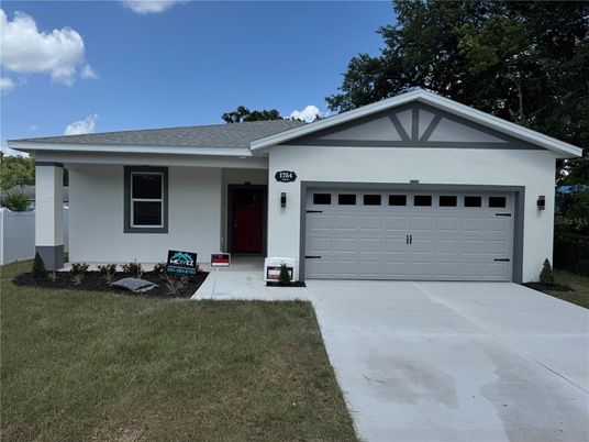 Attached, Exterior, Facade, Ranch