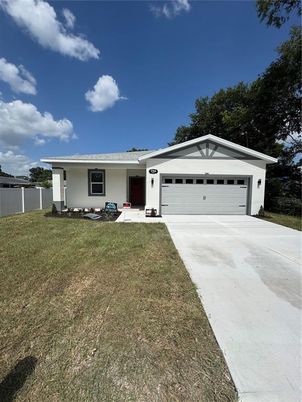 Attached, Exterior, Facade, Ranch