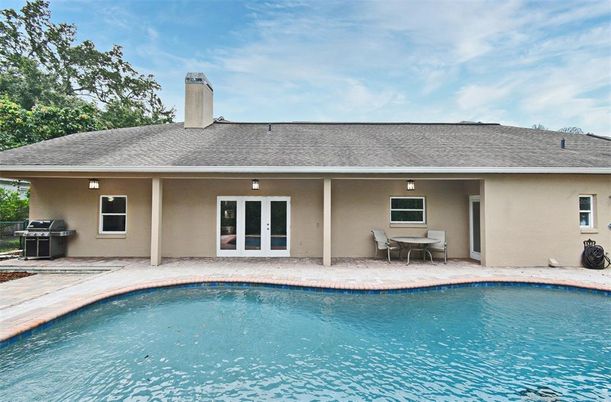 Exterior, Pool