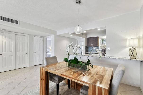 Dining room, Interior, Pendant Lights, Recessed Lighting