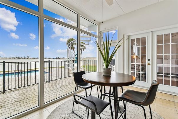 Dining room, Interior, Pool, Sun Room, Water